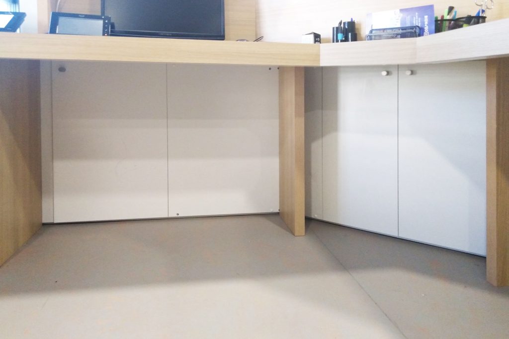 Agencement-professionnel-bureaux-banque-accueil-espace-technique-les-sens-bois (2)